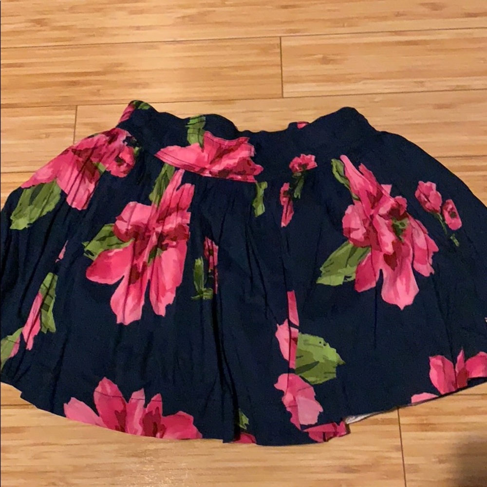 Nice length skirt Hollister brand